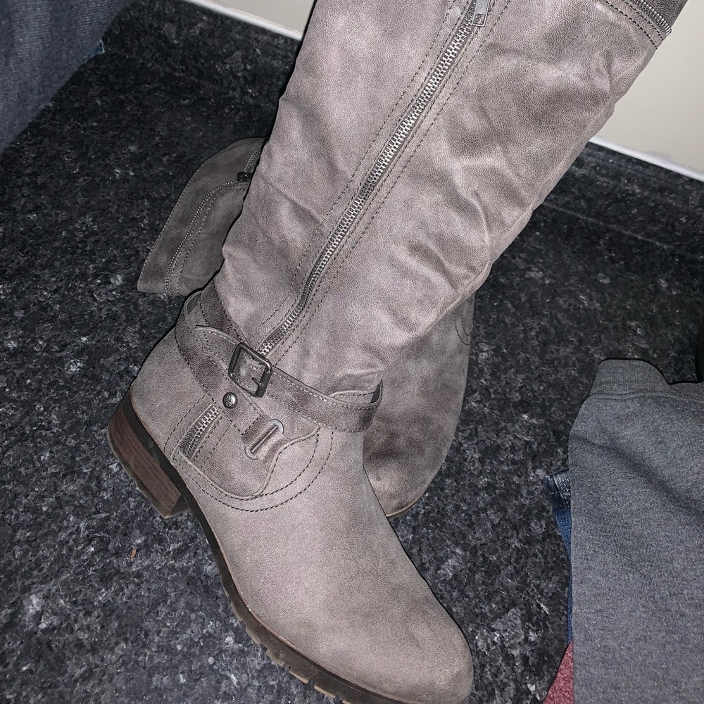 Stonecrop women’s knee high boots.